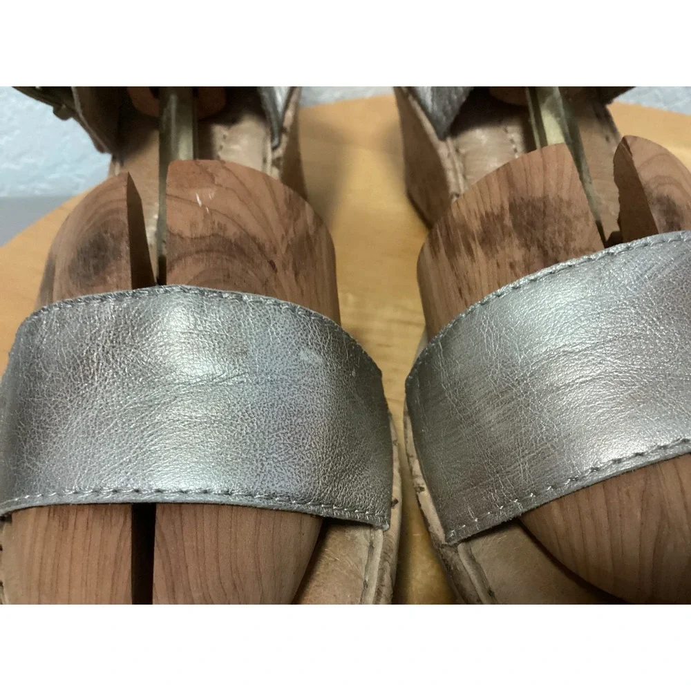 Born Wedge Sandals Womens 9 Silver Metallic Leather Cork Platform F46330